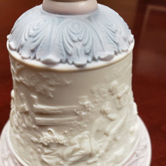 Lladró Porcelain "Eternal Love" Bell - Picture 1 of 10